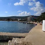 Family Friendly House With A Swimming Pool Vinisce, Trogir - 19001 Nyaraló *