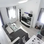 Nyaraló Family Friendly House With A Swimming Pool Vinisce, Trogir - 19001 *