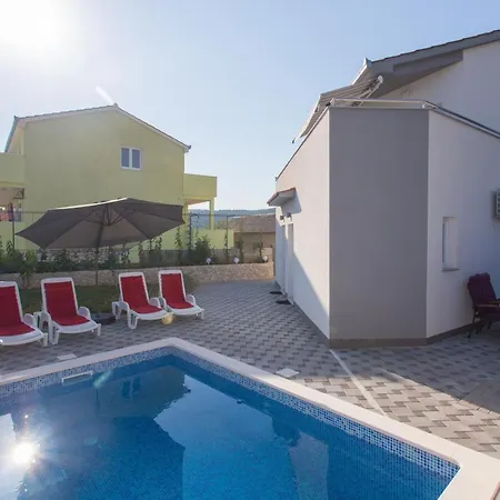 Nyaraló Family Friendly House With A Swimming Pool Vinisce, Trogir - 19001 *