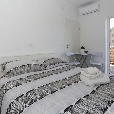 Family Friendly House With A Swimming Pool Vinisce, Trogir - 19001