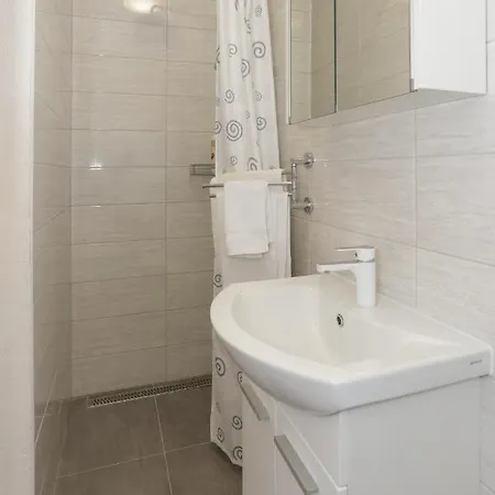 Family Friendly House With A Swimming Pool Vinisce, Trogir - 19001 Ferienhaus Vinišće