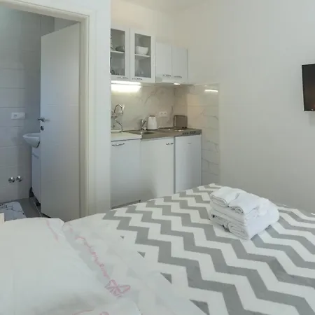 Family Friendly House With A Swimming Pool Vinisce, Trogir - 19001