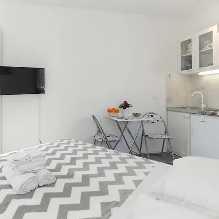 Family Friendly House With A Swimming Pool Vinisce, Trogir - 19001 Ferienhaus Vinišće