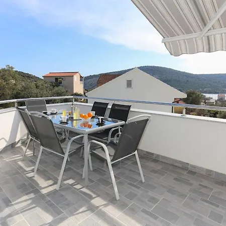 Family Friendly House With A Swimming Pool Vinisce, Trogir - 19001