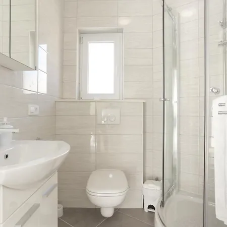 Ferienhaus Family Friendly House With A Swimming Pool Vinisce, Trogir - 19001