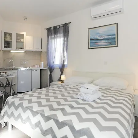 Family Friendly House With A Swimming Pool Vinisce, Trogir - 19001 *
