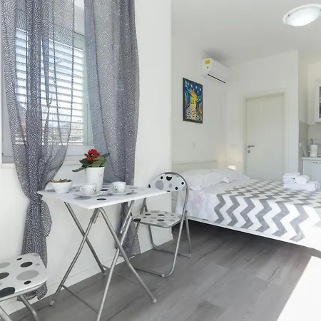 Family Friendly House With A Swimming Pool Vinisce, Trogir - 19001 Ferienhaus