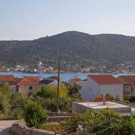 Family Friendly House With A Swimming Pool Vinisce, Trogir - 19001 * Vinišće