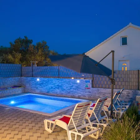 Nyaraló Family Friendly House With A Swimming Pool Vinisce, Trogir - 19001
